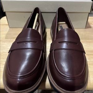 Clarks Pennie Loafers sz 8.5 New In Box